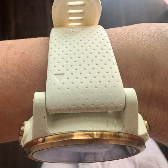 Garmin Fenix 5S Sapphire crystal  Smartwatch - Picture 12 of 13